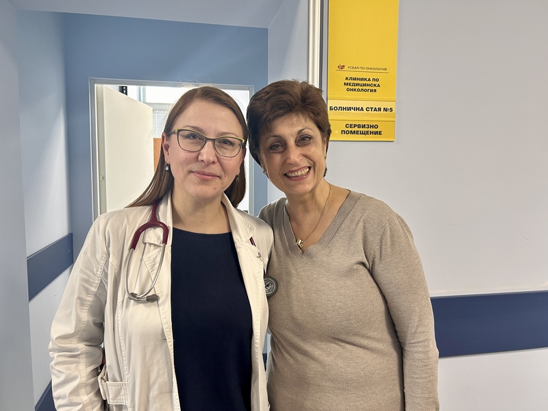 За 8 март фондация „Живот с рак” подари усмивки онкоболни жени в Клиниката по медицинска онкология 