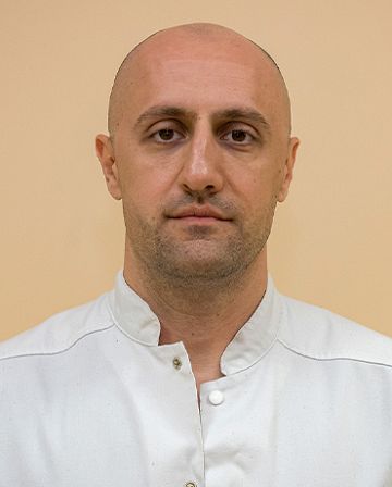Д-р Кирил  Русинов